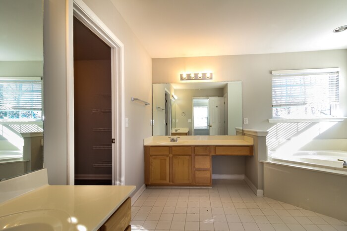 Building Photo - 6 Mountain Rose Ct