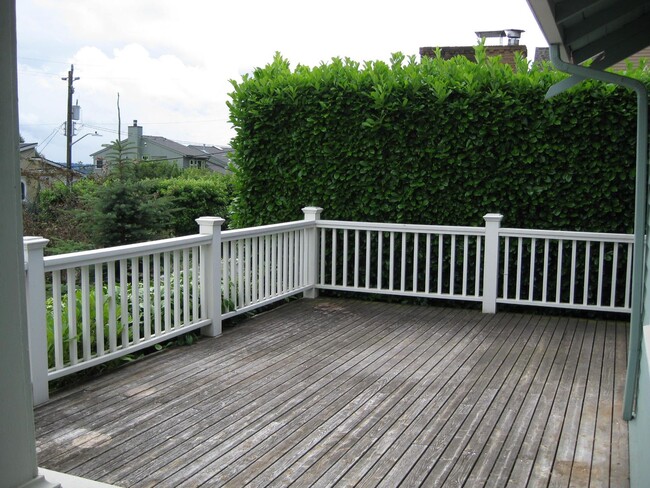 Building Photo - 3bd/2ba House in Leschi