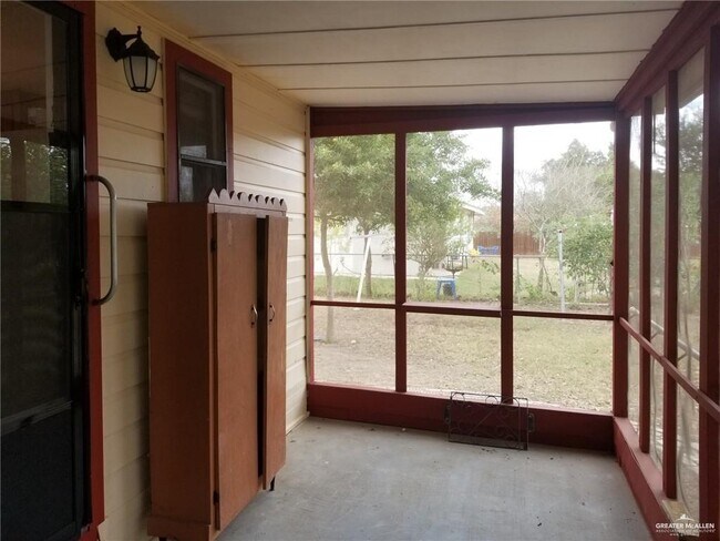 Building Photo - 2617 Daytona Ave