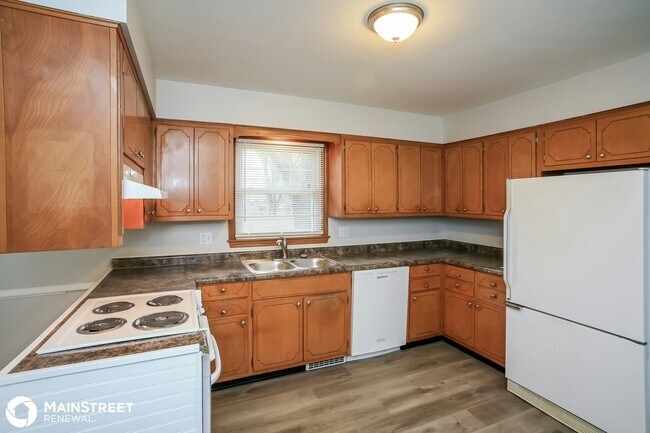 Building Photo - 1131 W 73rd St