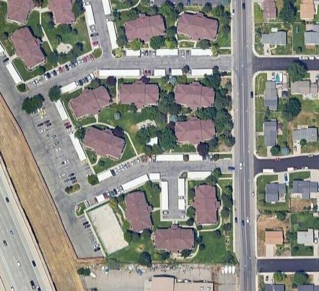 Building Photo - Darling Ground Floor Stonebrook Condo