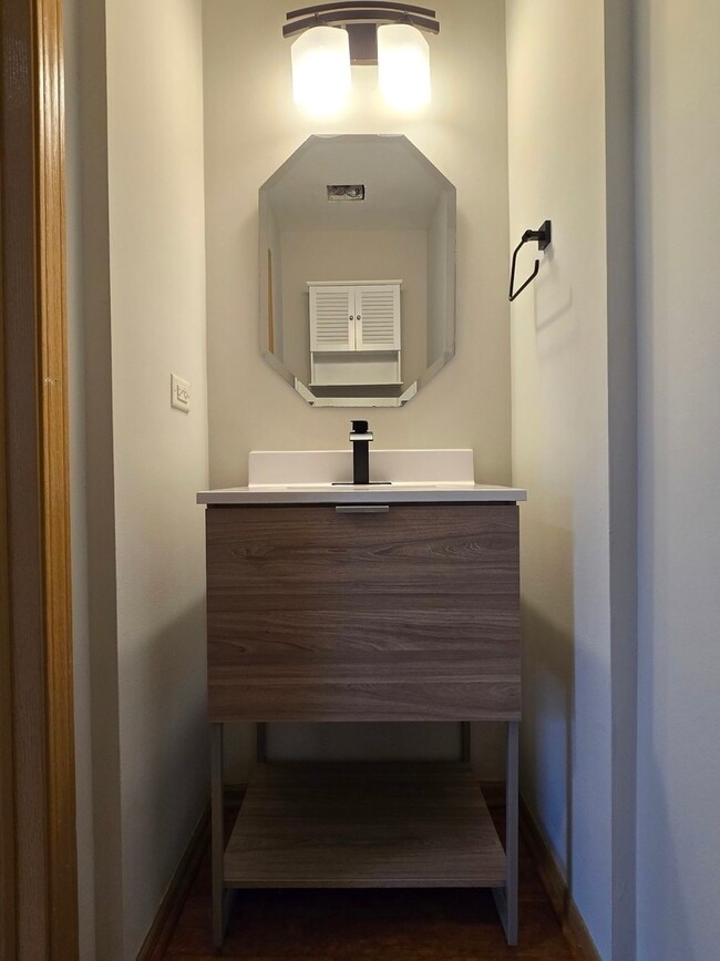 Building Photo - 5006 Syracuse Ct