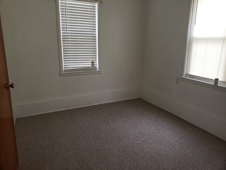 Building Photo - 208 Herbert Ave