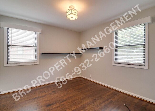 Building Photo - Move-In Ready 2BD Apt – Walk to Downtown R...