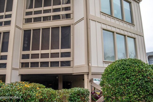 Building Photo - 6119 Harbourside Dr