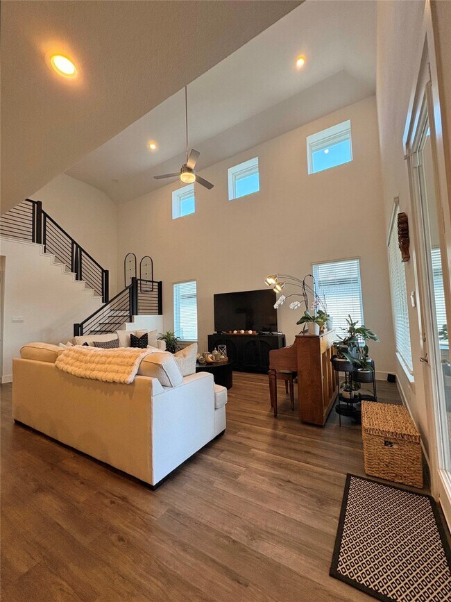 Building Photo - 13712 Moss Lake Ln