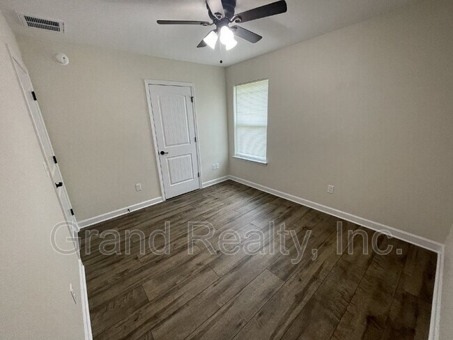 Building Photo - 4019 Brittany Ln