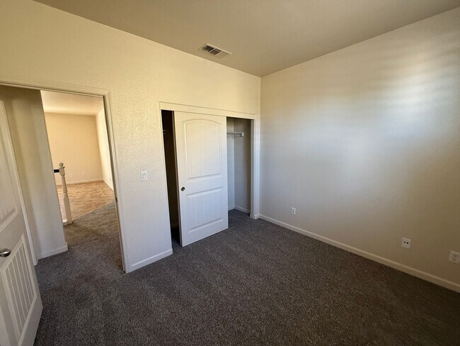 Building Photo - 1487 Highland Dr