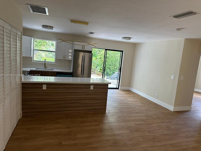 Building Photo - 750 S 61st Terrace