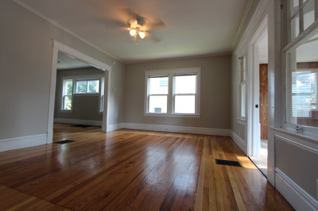 Building Photo - 110 Valley Ave NW