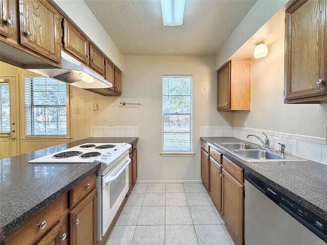 Building Photo - 504 Campbell Ln