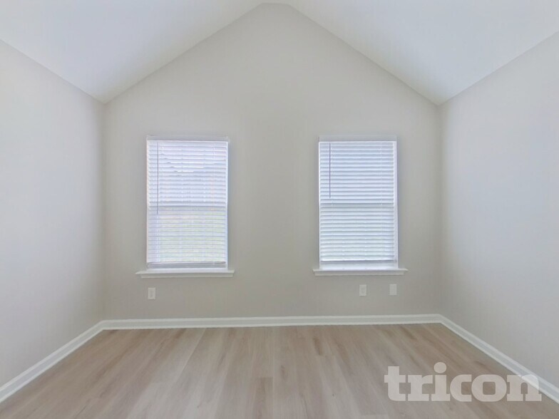 Building Photo - 158 Bonhomme Cir