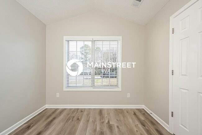 Building Photo - 3 Bedroom Pet-Friendly Home in HAMPTON, GA...