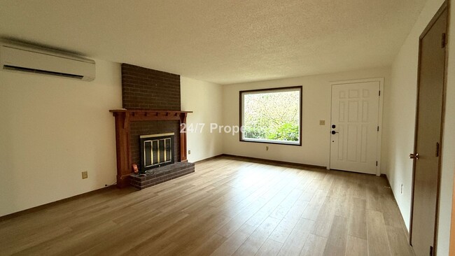 Building Photo - Charming 3BD | 1.5BA - **Lake Oswego**