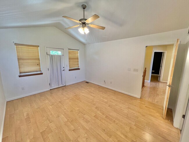 Building Photo - 3 bed 3.5 Bath with Bonus Studio Suite Above Detached Garage!