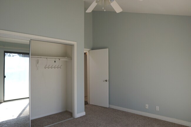 Building Photo - 35106 Mission Hills Dr