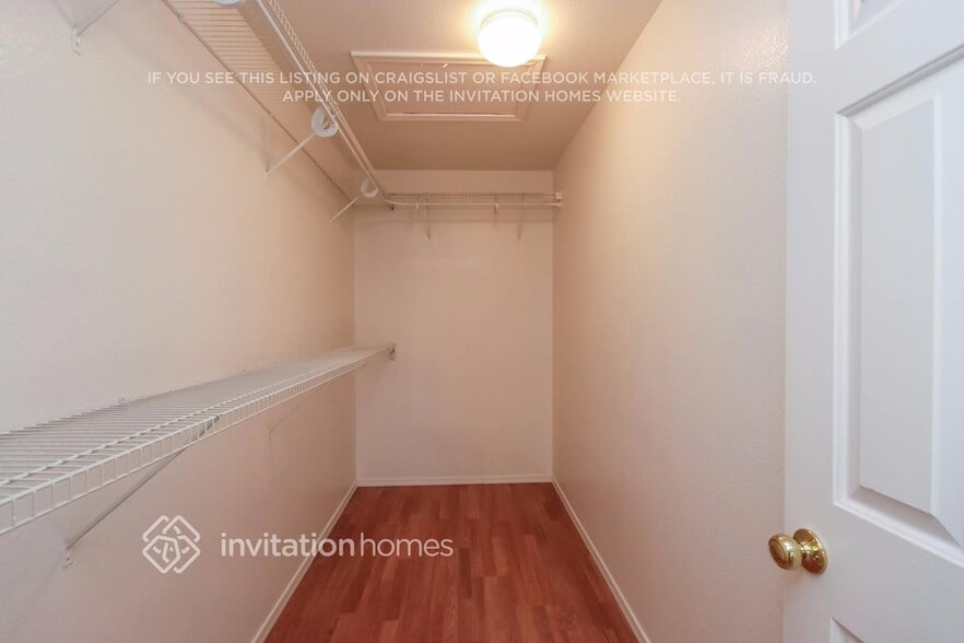 Building Photo - 2887 E Cherry Hills Dr