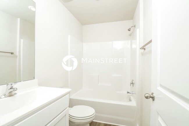 Building Photo - 3 Bedroom Pet-Friendly Home in Zebulon, NC with Main Street Renewal