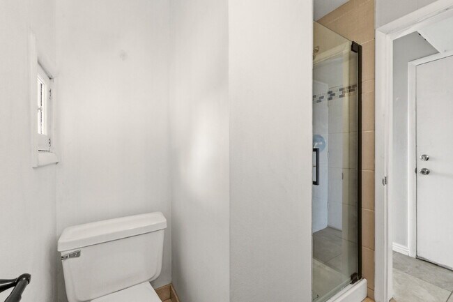 Building Photo - Renovated Studio in Charming Victorian Home in Baker District