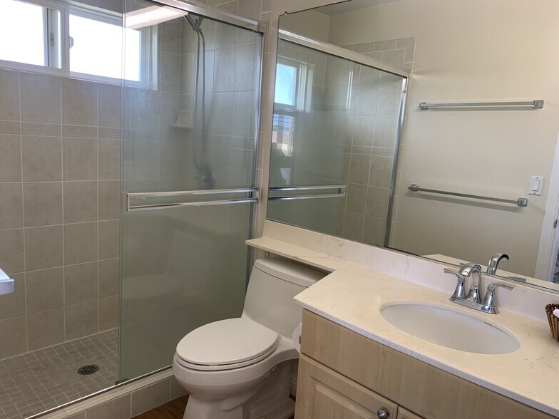 Building Photo - 75-6009 Alii Dr