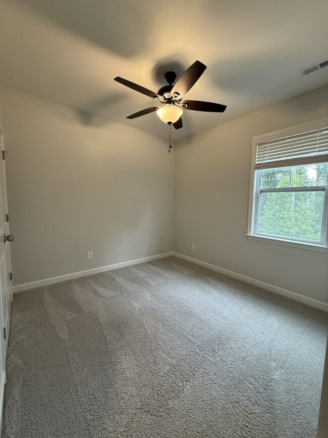 Building Photo - 704 Carraway Garden Dr