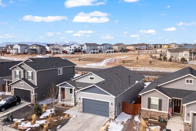 Building Photo - Beautifully Updated 4-Bedroom Home with Op...