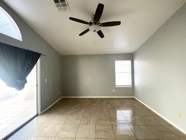 Building Photo - 3-Bedroom, 2-Bath House - Las Vegas, NV