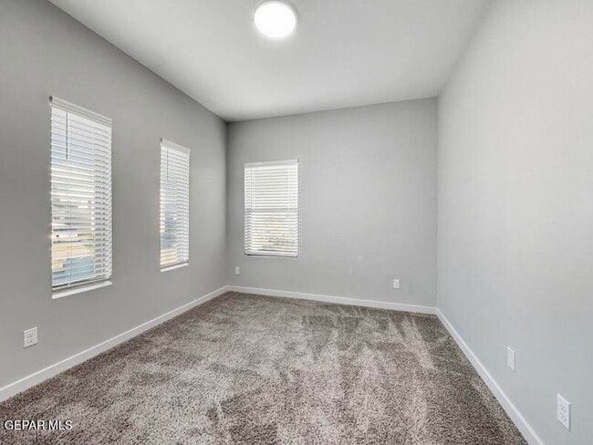 Building Photo - 12622 Amesbury