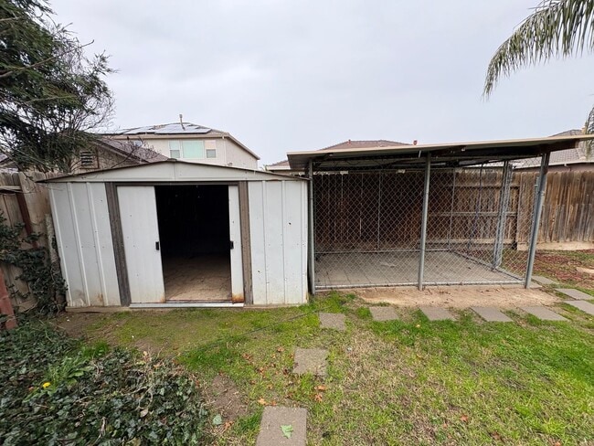 Building Photo - 3116 W Buena Vista Ave