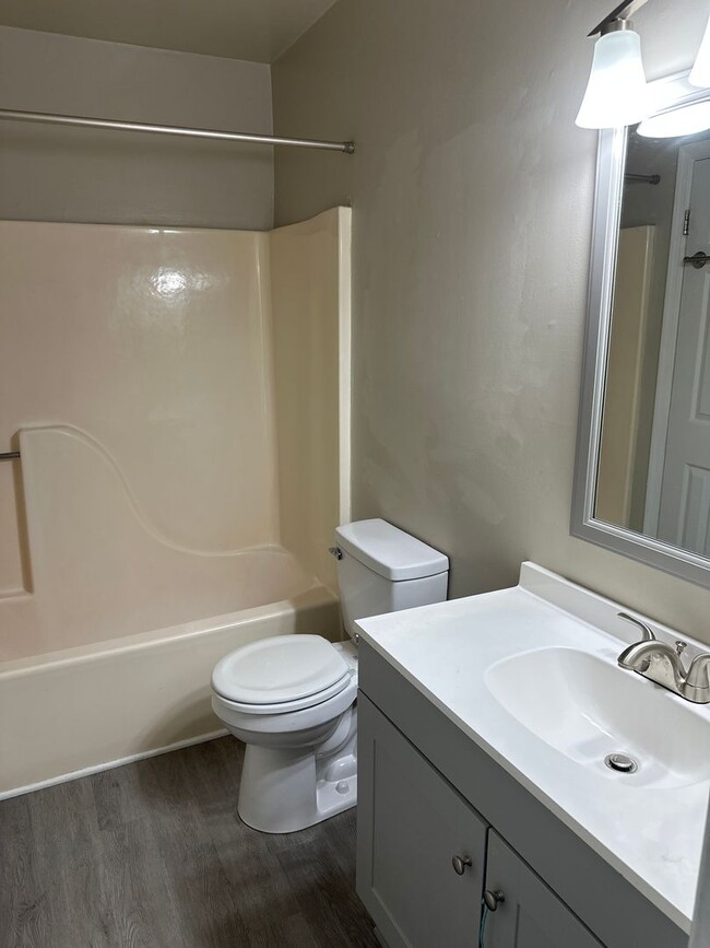 Building Photo - MUST SEE TOWNHOUSE!!!