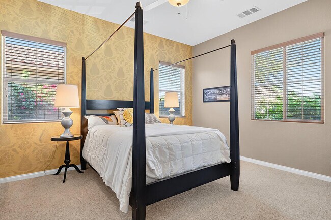 Building Photo - 35831 Raphael Dr