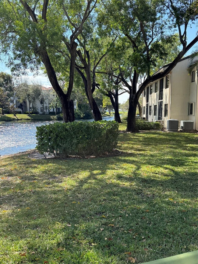 Building Photo - 8014 NW 15th Manor