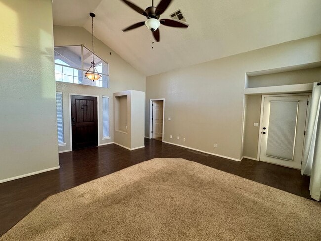 Building Photo - Beautiful golf course retreat