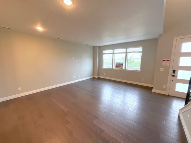 Building Photo - 3 Bedroom Townhome Available Near Voyager ...