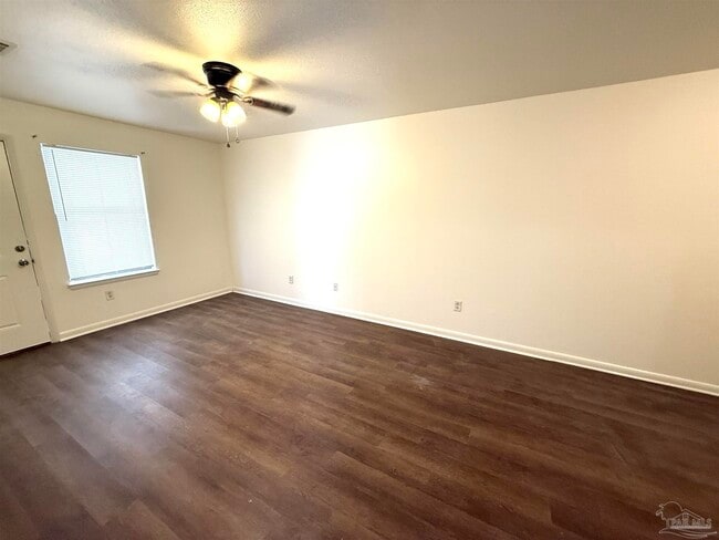 Building Photo - 3202 Redwood Ln