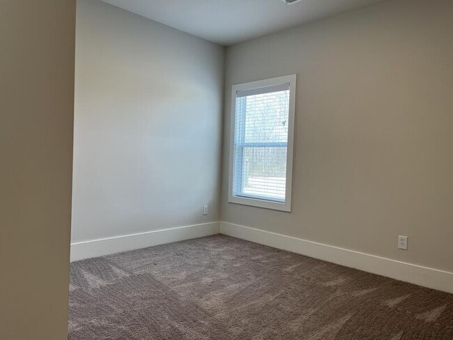 Building Photo - 154 Fernhill Dr NW