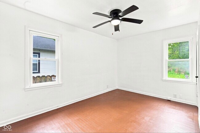 Building Photo - 3429 Kinnear Ave
