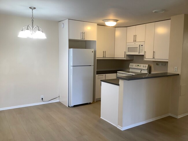 Primary Photo - 1 Bedroom 1 Bath First Floor Condo in Paci...