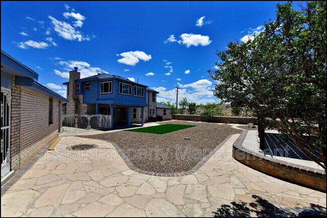 Building Photo - 529 Castlerock Ln