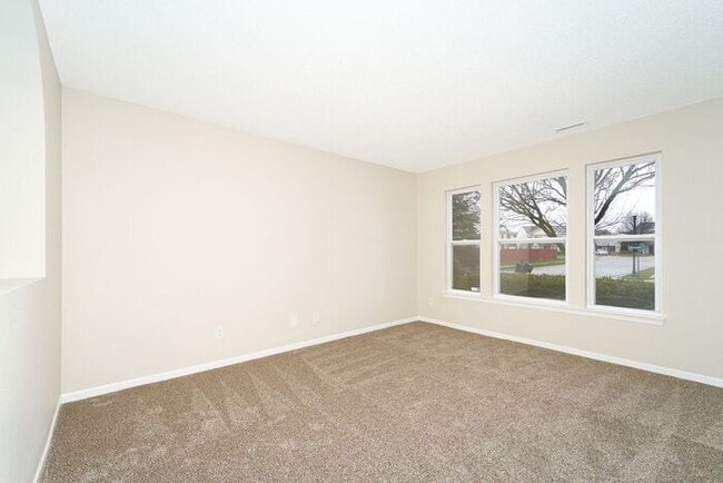 Building Photo - Large 4 Bedroom and Brownsburg Schools!