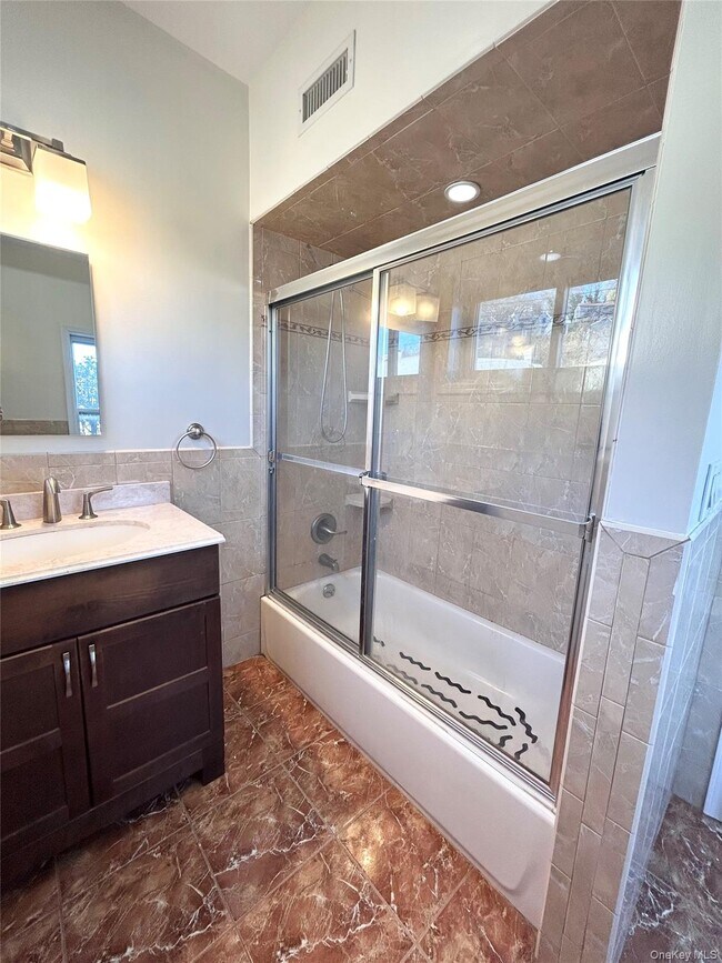 Building Photo - 32 Main St