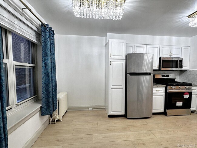 Building Photo - 153 Fifth Ave