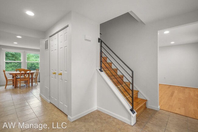 Building Photo - 4 br, 3.5 bath House - 14817 Soft Wind Dr