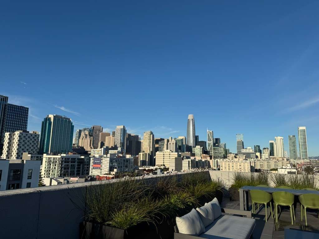 Building Photo - 395 6th St