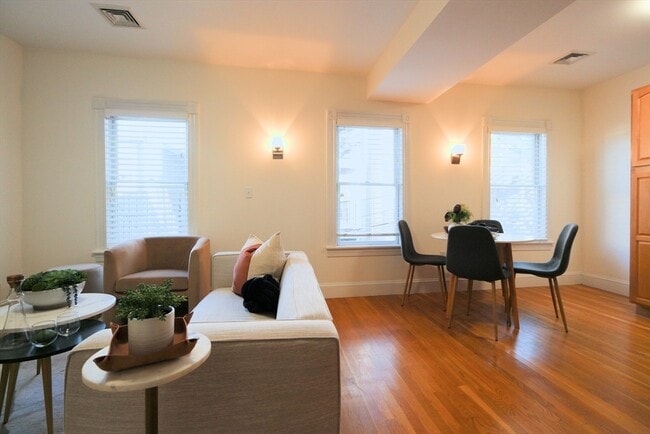 Building Photo - 296 W 3rd St