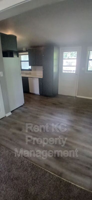 Building Photo - 412 N Cochise Dr