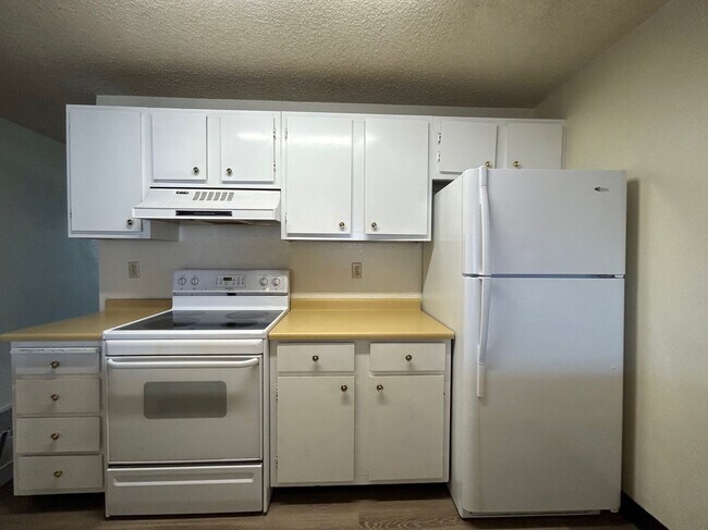 Building Photo - 2147 Marigold St
