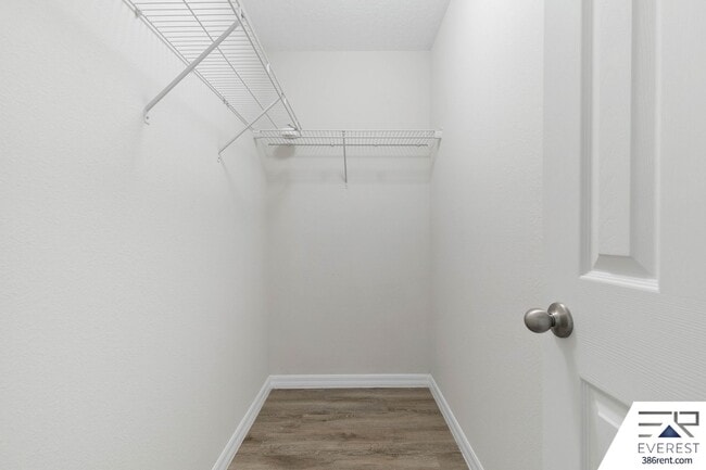 Building Photo - LIKE NEW 3/2/1 TOWNHOUSE IN DESIRABLE SEMINOLE WOODS