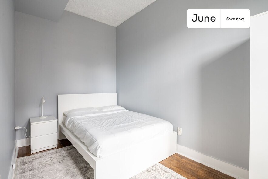 Building Photo - 2250 W North Ave