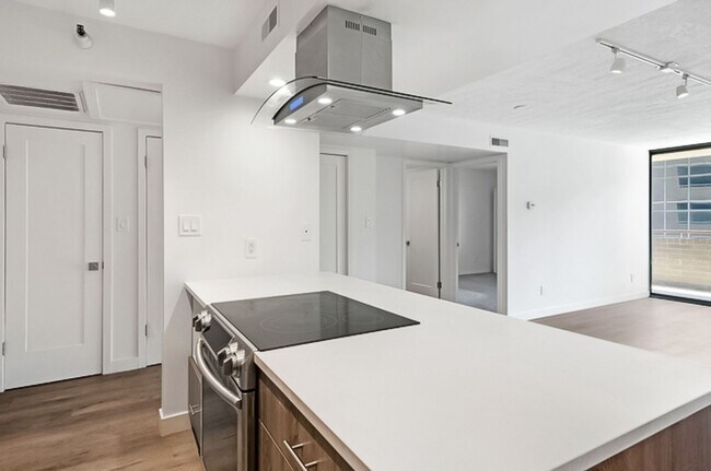 Building Photo - 2BR Condo w/ Covered Parking and Balcony Views at Broadway Towers